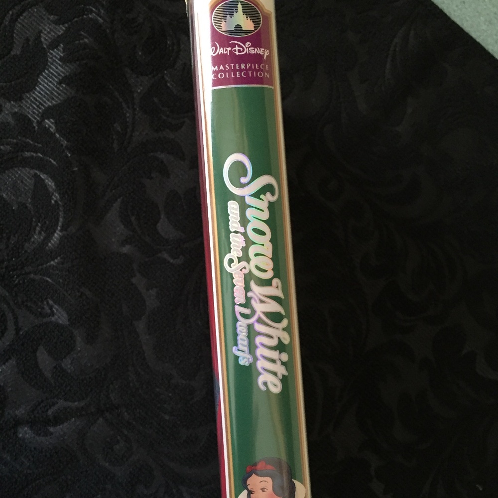 1994 SNOW WHITE AND 7 DWARFS VHS MASTERPIECE TAPE AND BLUE FAIRY 2002 FIGURINE - Picture 2 of 7